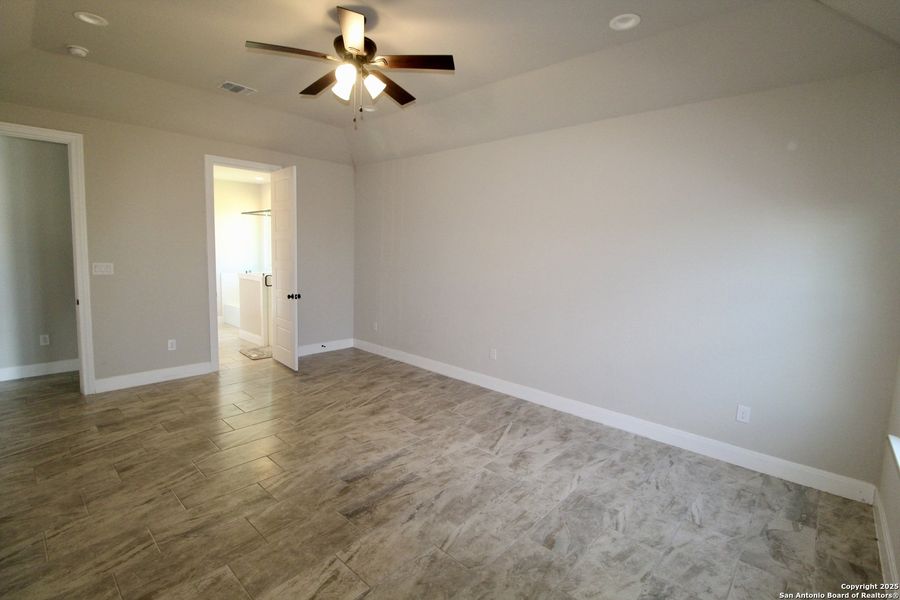 Spacious, unfurnished interior of a new home in , Lytle (Image 36).