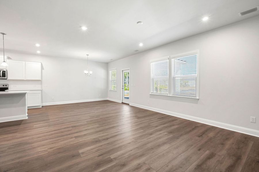 Spacious, unfurnished interior of a new home in Waterways, Richmond Hill (Image 13).