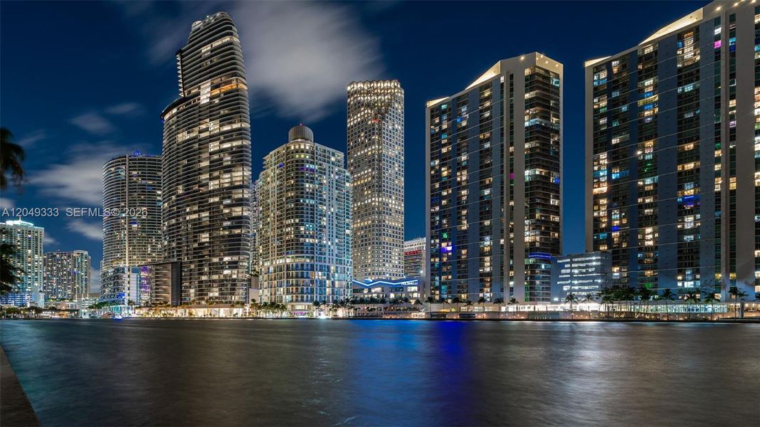Condo located in Miami, FL showcasing its design and architecture (Image 23).