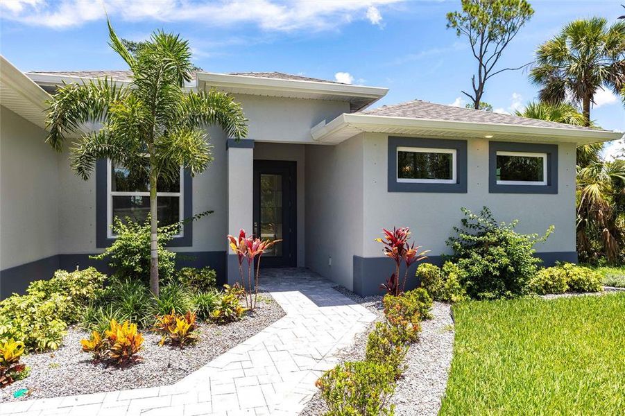 Exterior details and patio area of a home in , Port Charlotte (Image 3).