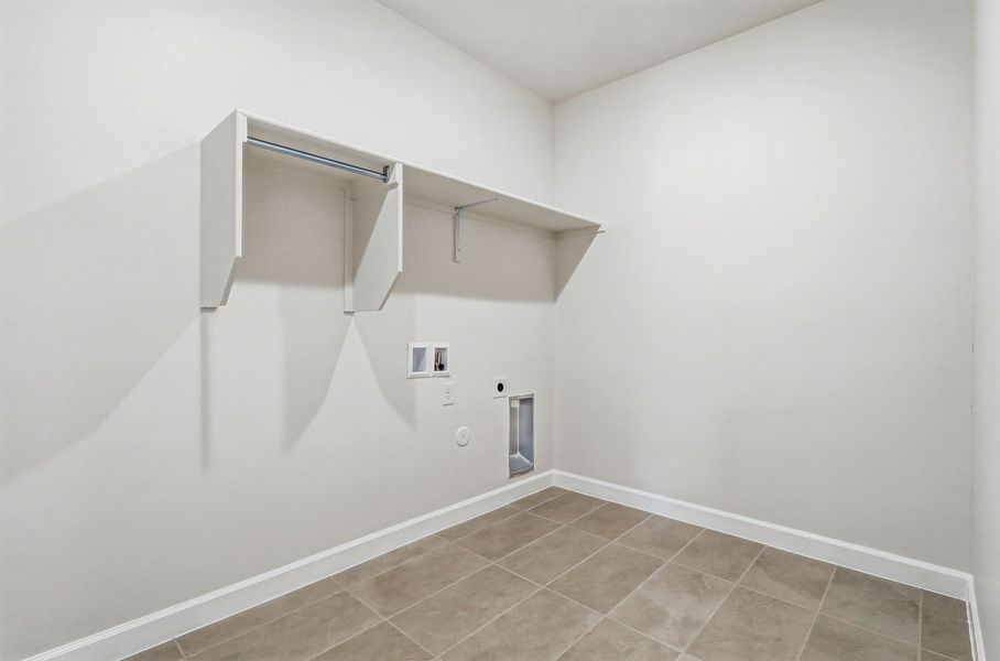 Spacious, unfurnished interior of a new home in Summer Sky North, El Paso (Image 21).