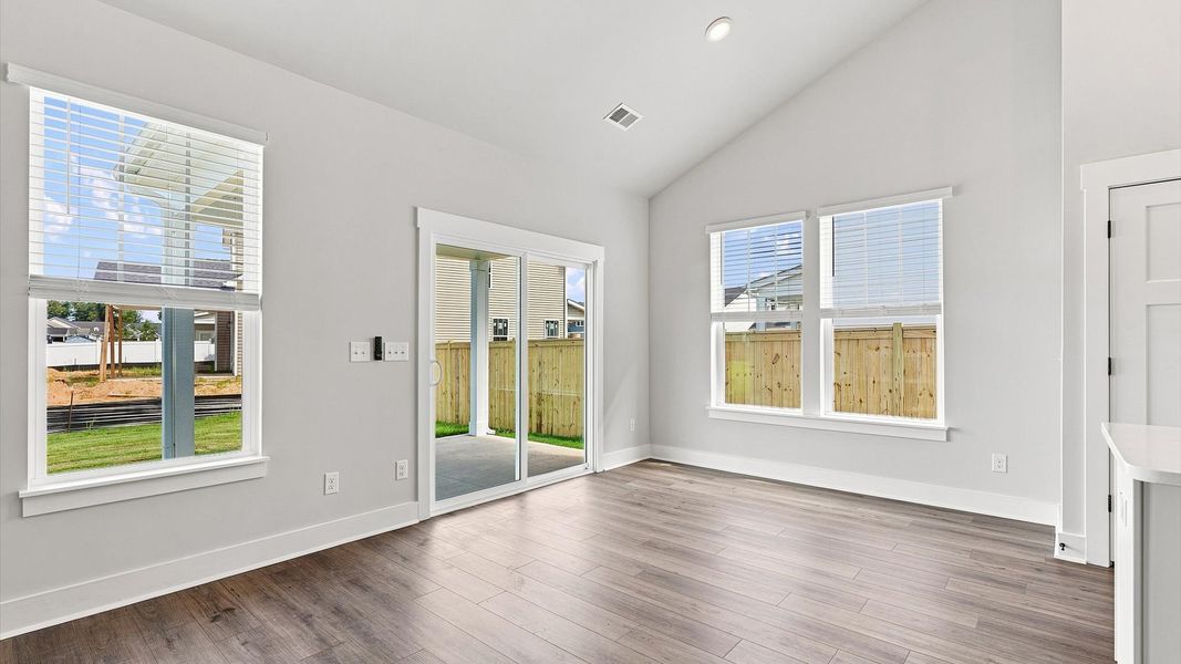 Spacious breakfast area with tasteful finishes in this beautifully crafted home Spacious breakfast area with tasteful finishes in this beautifully crafted home