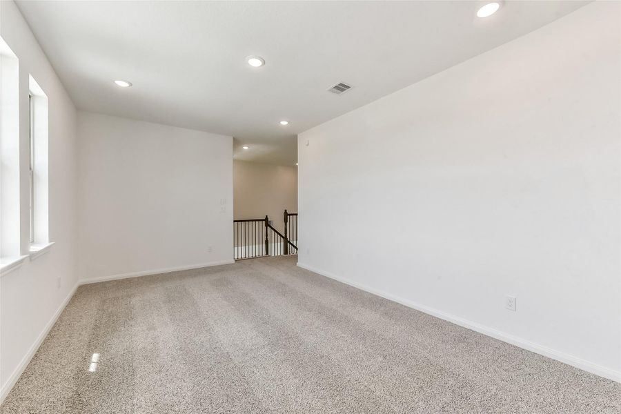 Spacious, unfurnished interior of a new home in River Ranch Meadows, Dayton (Image 21).