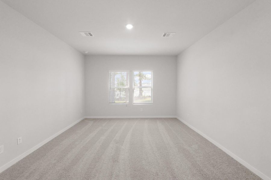 Spacious, unfurnished interior of a new home in Lakes at Crockett Martin, Conroe (Image 22).