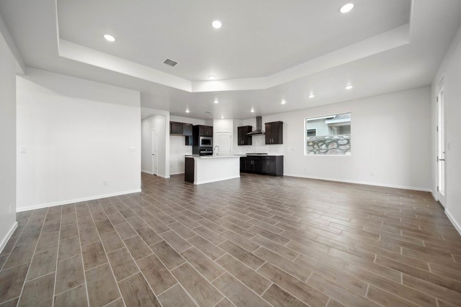 Representative unfurnished interior of a home built from the Valencia by Hakes Brothers in Summer Sky North, El Paso (Image 12).