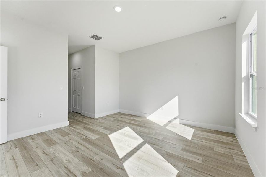 Spacious, unfurnished interior of a new home in , Ocala (Image 41).