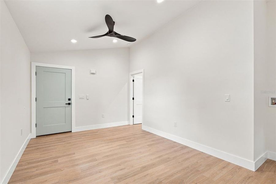 Spacious, unfurnished interior of a new home in , St. Petersburg (Image 84). Spacious, unfurnished interior of a new home in , St. Petersburg (Image 84).