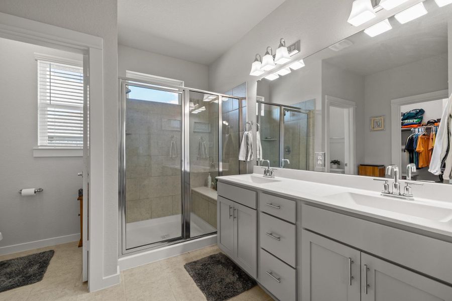 Furnished interior view inside a new home in , Iowa Colony (Image 14).