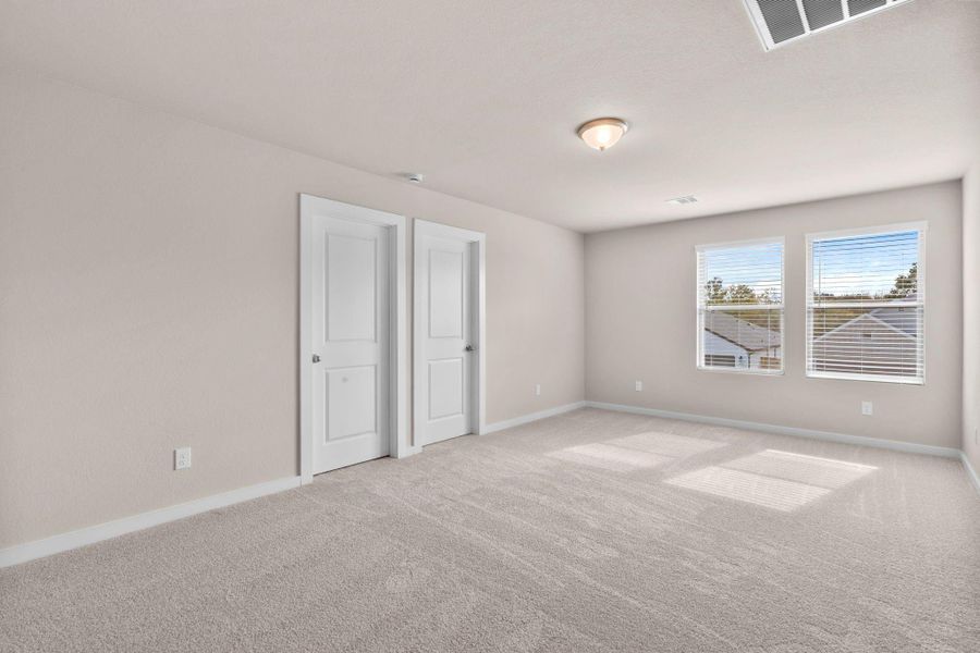 Spacious, unfurnished interior of a new home in Laurel Landing 40', Alvin (Image 21).