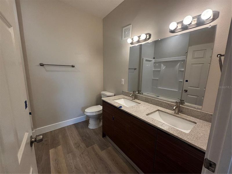 Furnished interior view inside a new home in , Orlando (Image 6).
