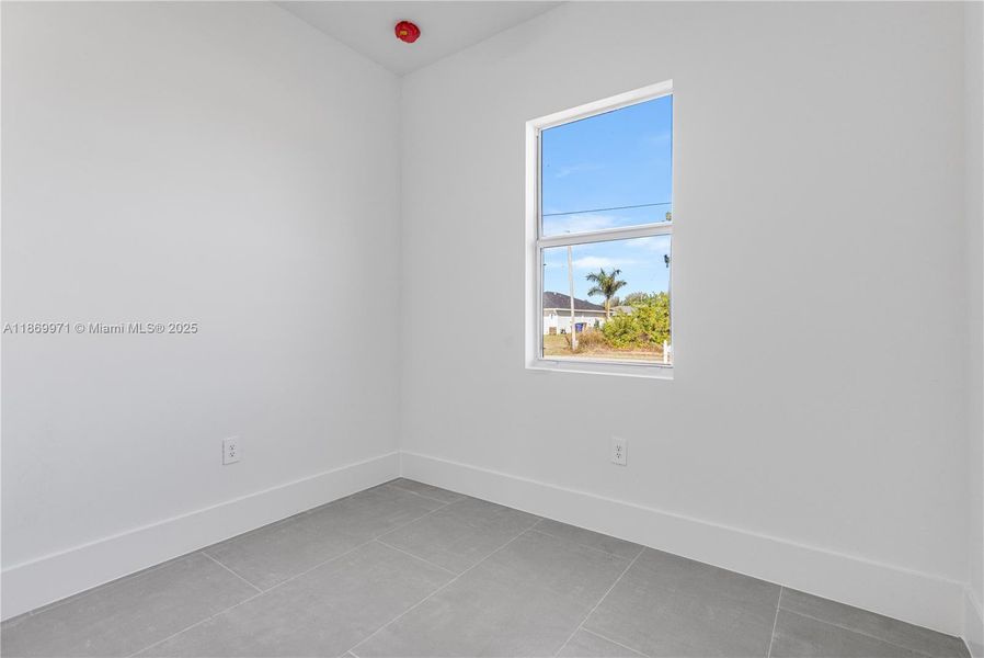 Spacious, unfurnished interior of a new home in , Lehigh Acres (Image 15).