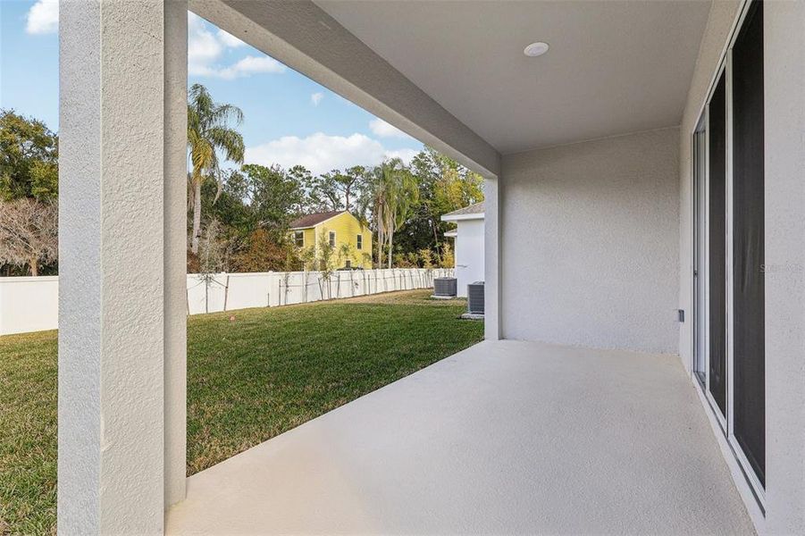 Exterior details and patio area of a home in Harrell Oaks, Orlando (Image 3).