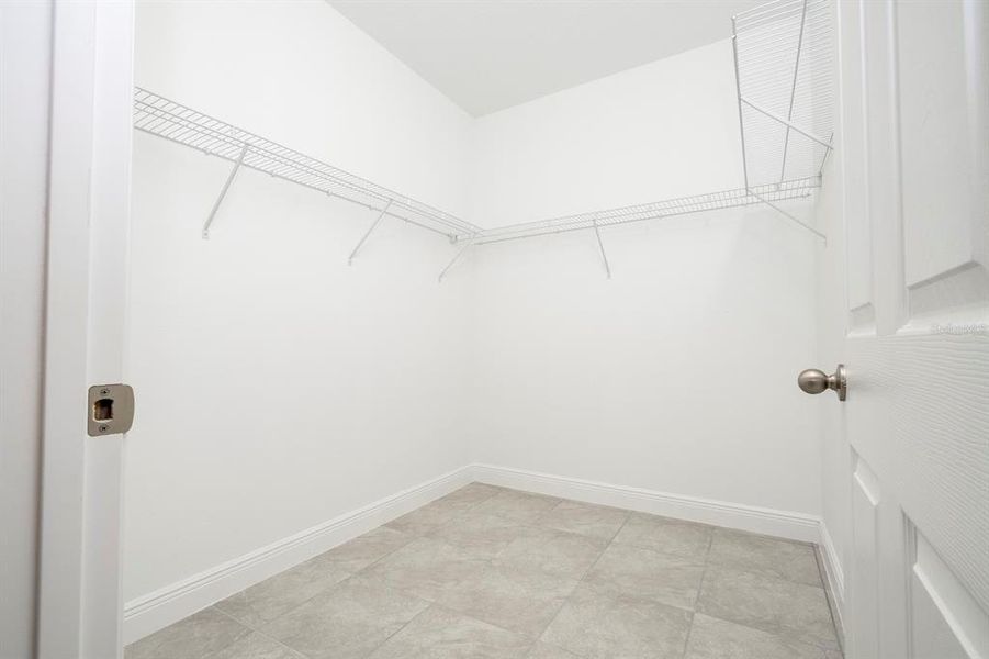 Spacious, unfurnished interior of a new home in , Dunnellon (Image 47).