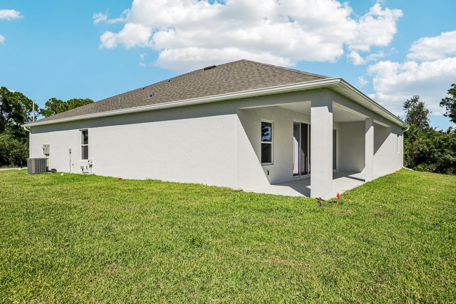 Exterior details and patio area of a home in Marion Oaks, Ocala (Image 20).