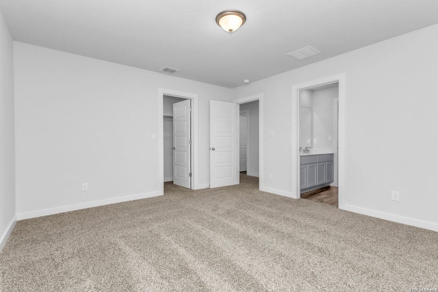 Spacious, unfurnished interior of a new home in , San Antonio (Image 16).