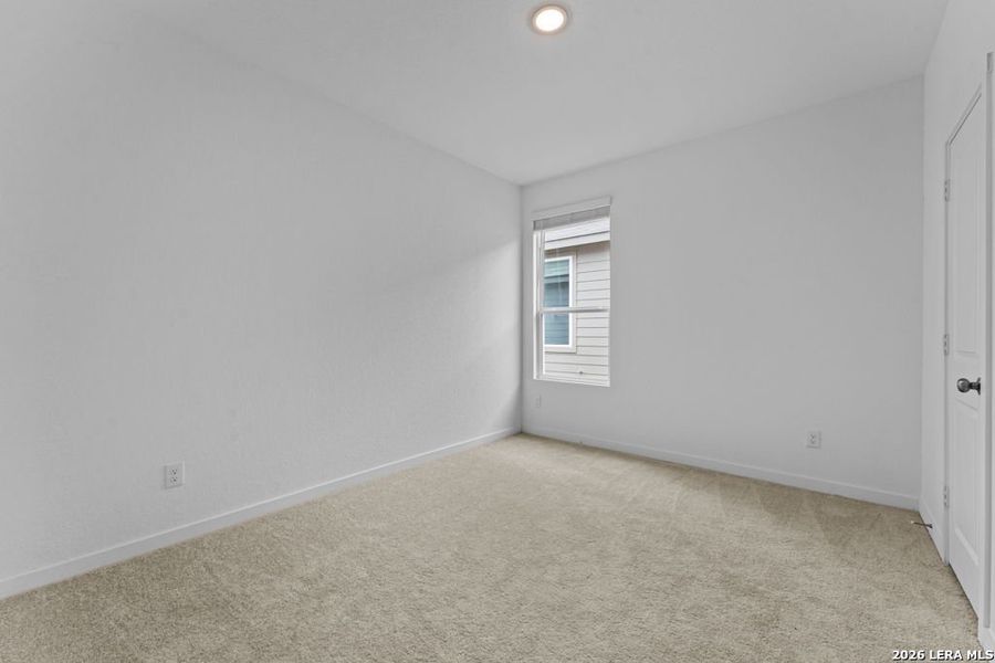 Spacious, unfurnished interior of a new home in Sky Ranch, New Braunfels (Image 18).