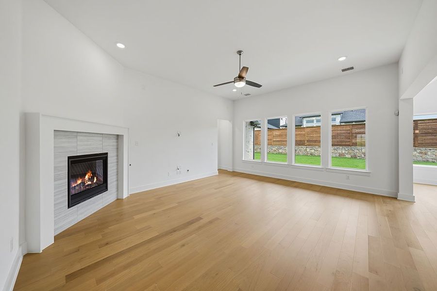 Spacious, unfurnished interior of a new home in Solterra Texas, Mesquite (Image 20).