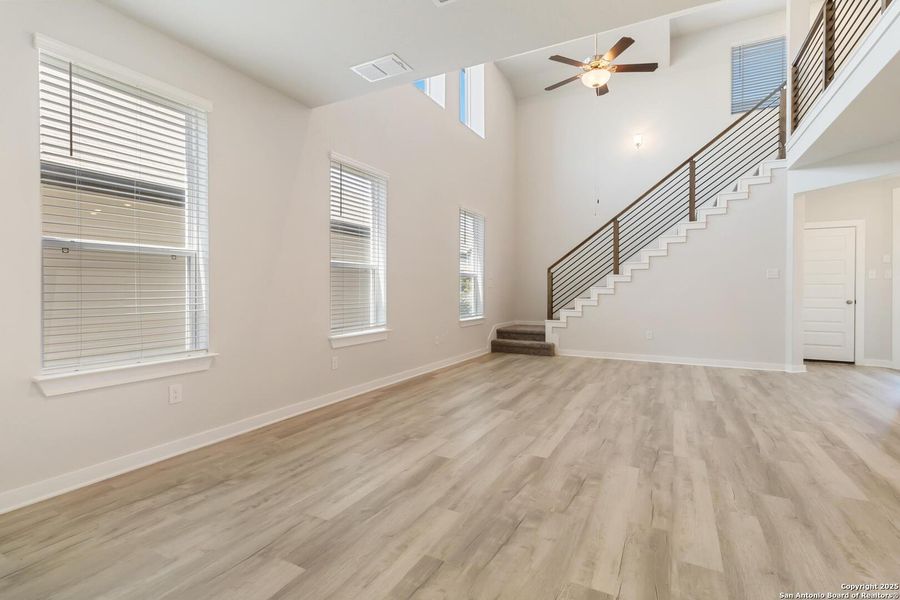 Spacious, unfurnished interior of a new home in Timber Creek, San Antonio (Image 18).