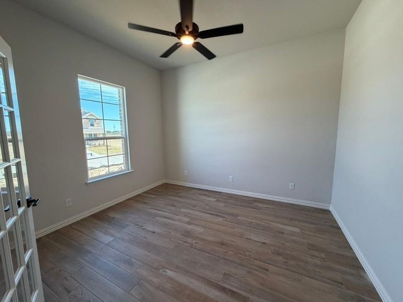 Spacious, unfurnished interior of a new home in Waterford Park, Weatherford (Image 7).
