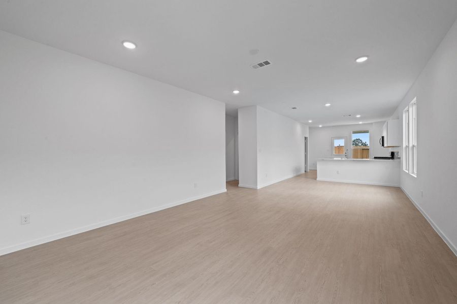 Spacious, unfurnished interior of a new home in Montgomery Bend, Montgomery (Image 19).