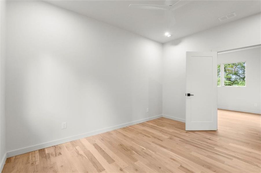 Spacious, unfurnished interior of a new home in , Atlanta (Image 58).