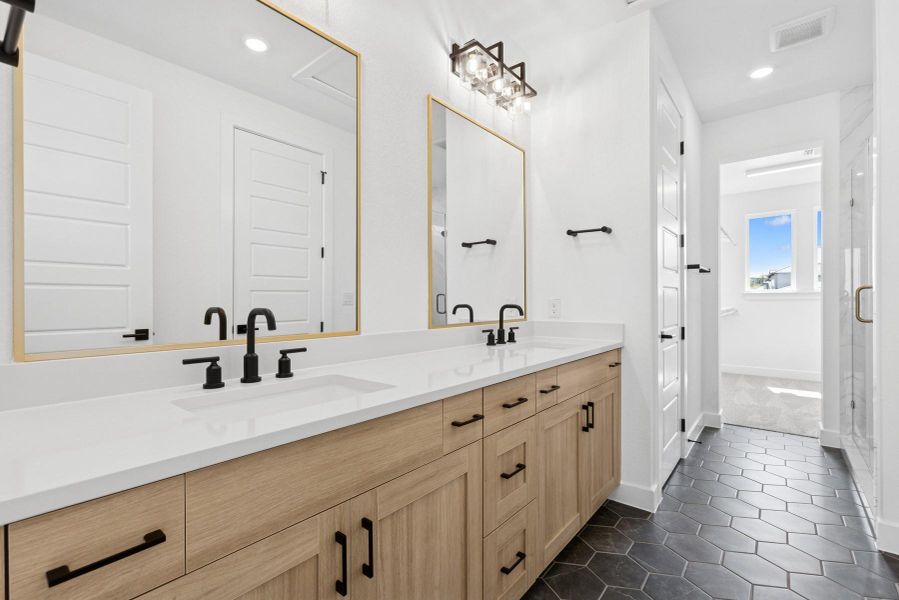 Owner's Bathroom Owner's Bathroom