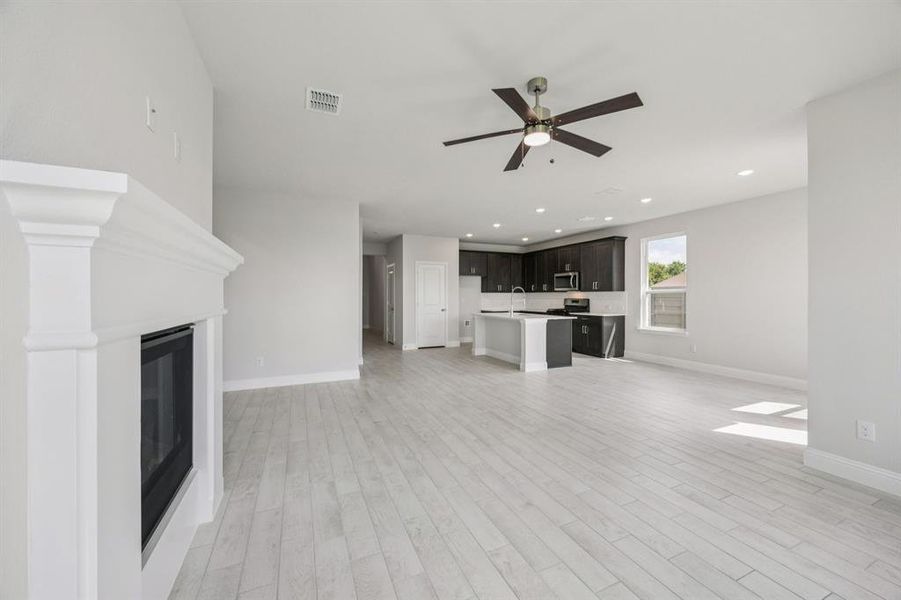 Spacious, unfurnished interior of a new home in Bellagio, Forney (Image 13). Spacious, unfurnished interior of a new home in Bellagio, Forney (Image 13).