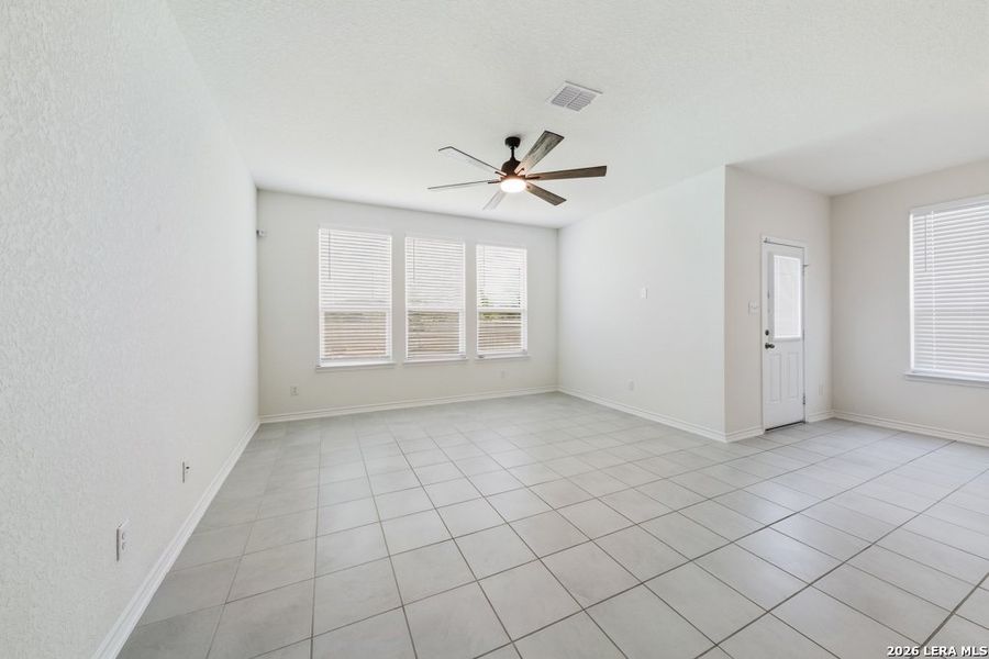 Spacious, unfurnished interior of a new home in Briarwood Oaks, San Antonio (Image 28).