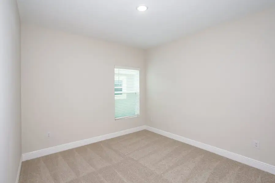 Spacious, unfurnished interior of a new home in Pasadena Landing, Wesley Chapel (Image 24).