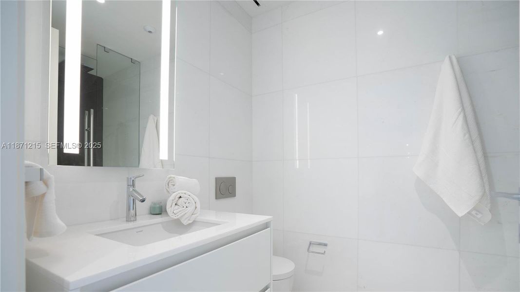 2nd Bathroom 2nd Bathroom