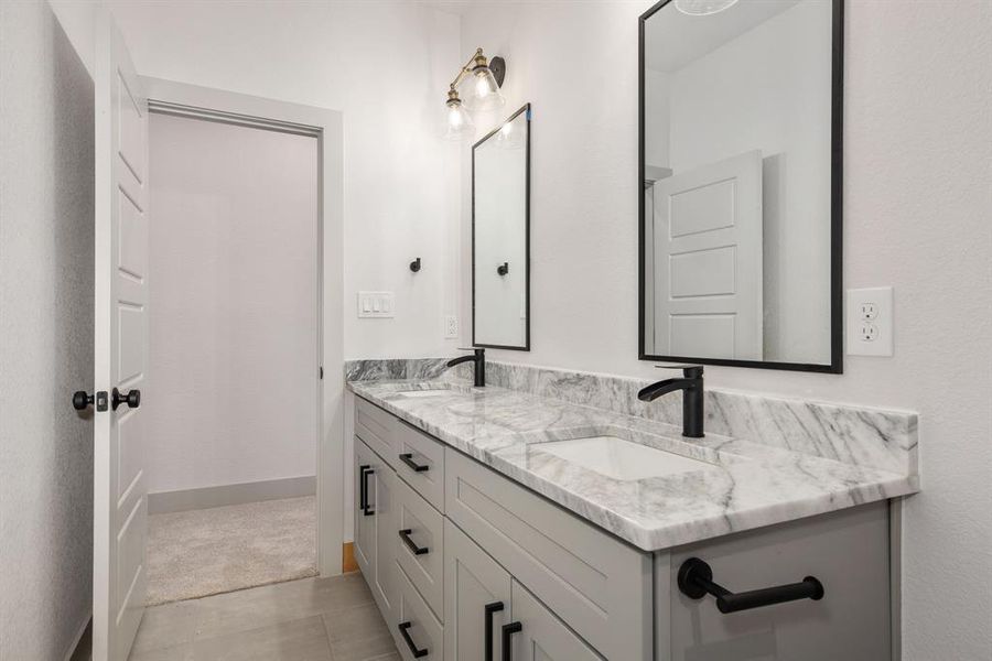 Furnished interior view inside a new home in Canyon Creek, Granbury (Image 15).