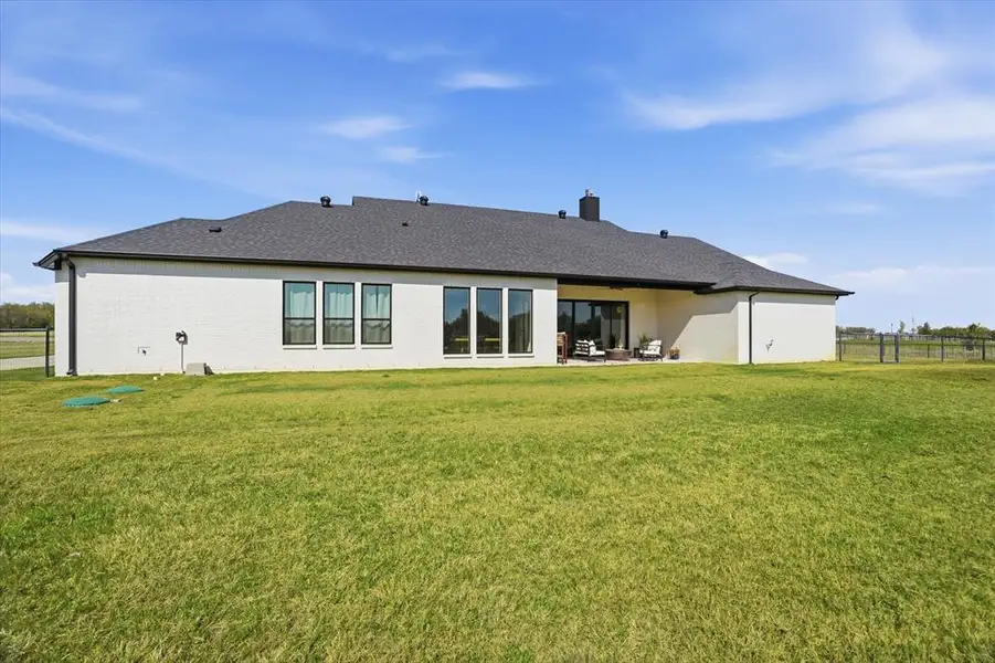 Exterior details and patio area of a home in , Weatherford (Image 3).