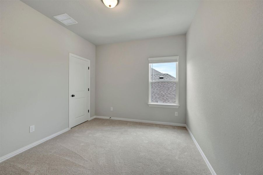 Spacious, unfurnished interior of a new home in Heritage, Dripping Springs (Image 30).