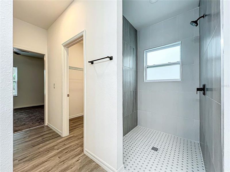 Spacious, unfurnished interior of a new home in , Port Charlotte (Image 11).