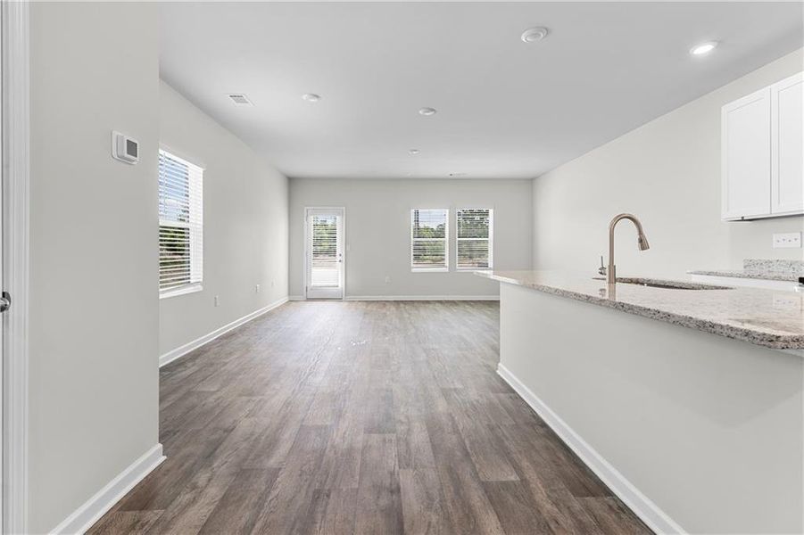 Spacious, unfurnished interior of a new home in The Grove At Mundy Mill, Gainesville (Image 17).
