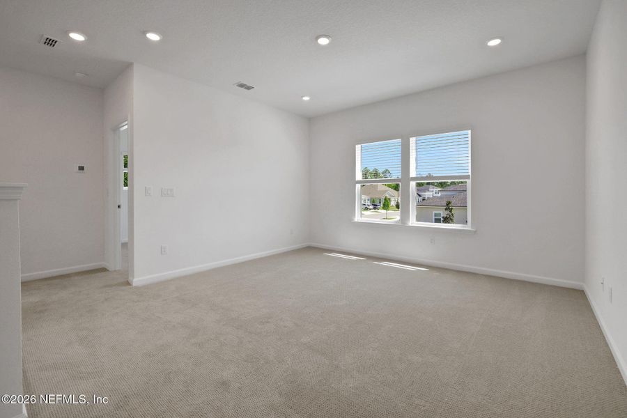 Spacious, unfurnished interior of a new home in Hyland Trail, Green Cove Springs (Image 36).