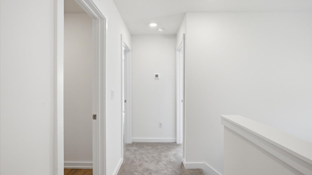 Spacious, unfurnished interior of a new home in Oak Hill, Vonore (Image 24).
