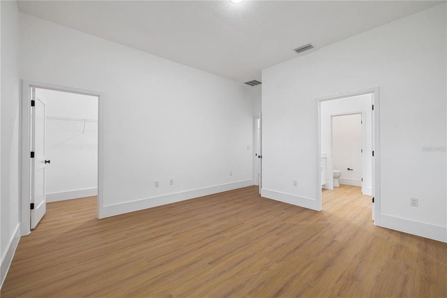 Spacious, unfurnished interior of a new home in , Ocala (Image 26).