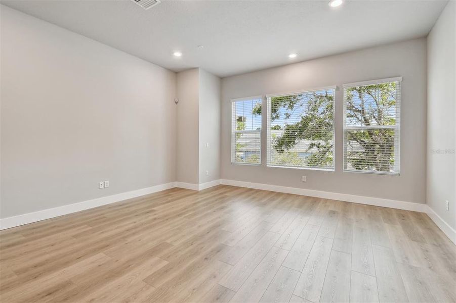 Spacious, unfurnished interior of a new home in Towns at Union, St. Petersburg (Image 34).