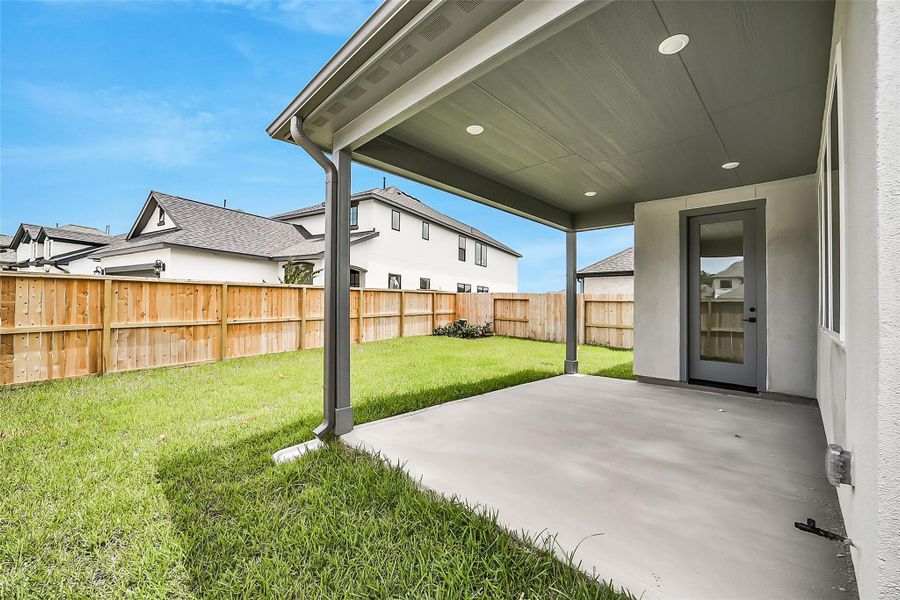 Front exterior of a new home in Sienna 40', Missouri City, TX, highlighting curb appeal (Image 1). Front exterior of a new home in Sienna 40', Missouri City, TX, highlighting curb appeal (Image 1).