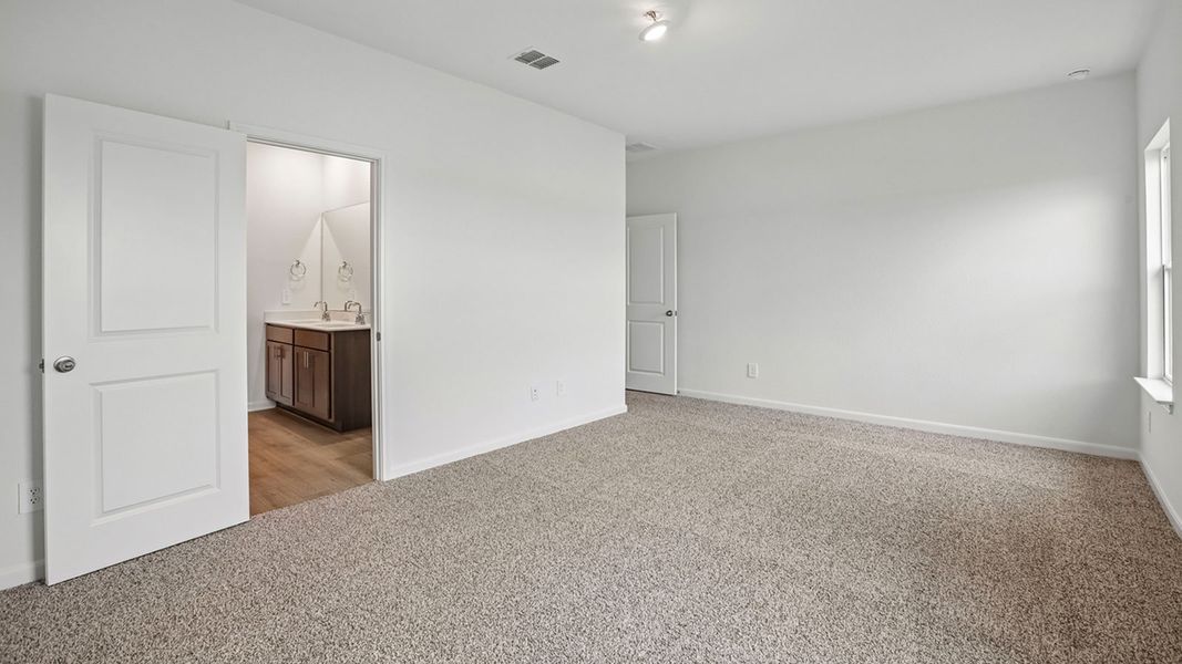 Spacious, unfurnished interior of a new home in Briarwood, Elgin (Image 25).