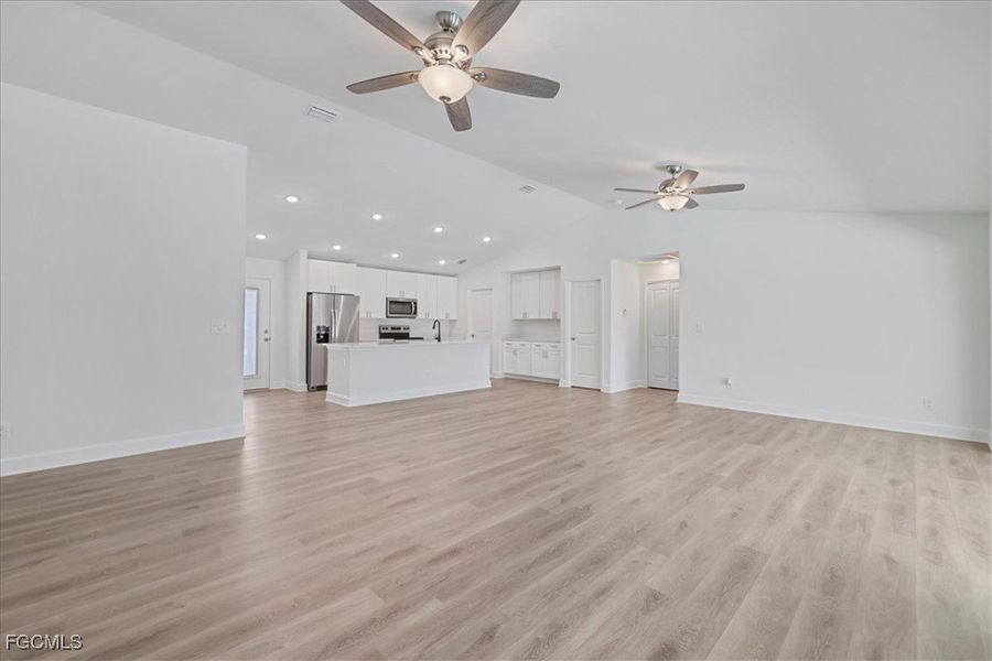 Spacious, unfurnished interior of a new home in Cape Coral, Cape Coral (Image 17).