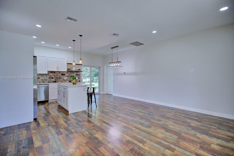 Spacious, unfurnished interior of a new home in , Sebring (Image 12).