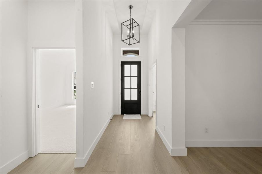 Spacious, unfurnished interior of a new home in High Country, Burleson (Image 25).