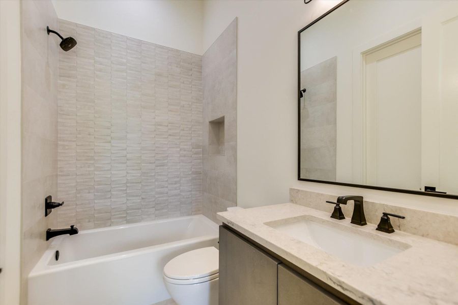Furnished interior view inside a new home in , Horseshoe Bay (Image 10).