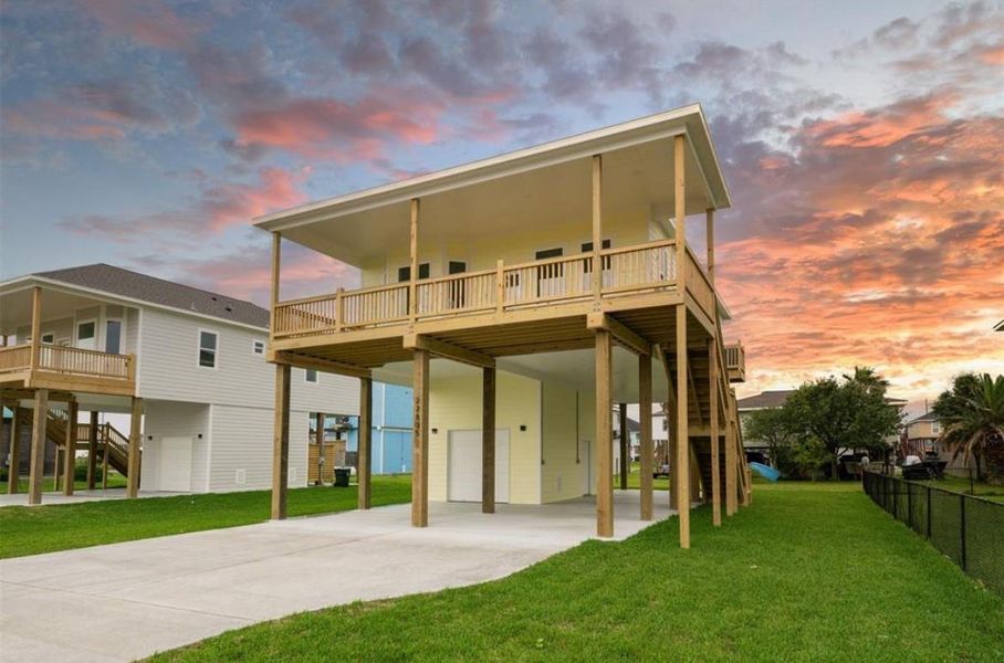 Exterior details and patio area of a home in , Galveston (Image 19).