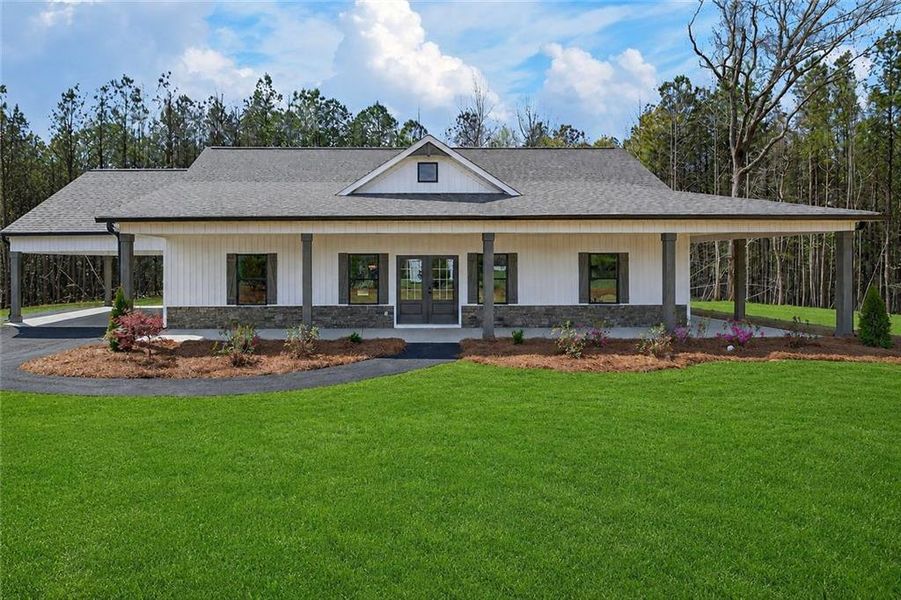 Exterior details and patio area of a home in , Rockmart (Image 27).