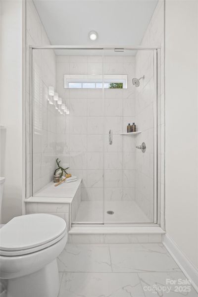 Tile Shower w/Bench