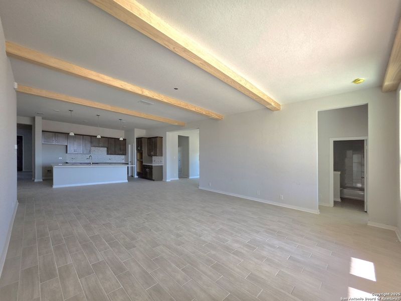 Spacious, unfurnished interior of a new home in The Heritage at Saddlebrook Ranch 70's, Schertz (Image 16).