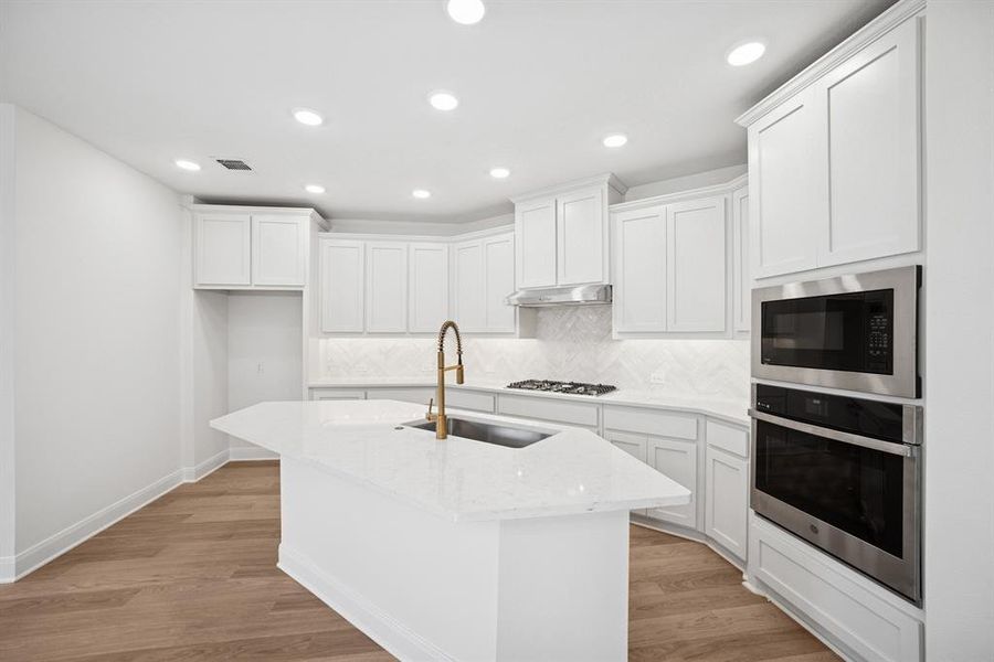 Furnished interior view inside a new home in Creekshaw – Gardens, Royse City (Image 11). Furnished interior view inside a new home in Creekshaw – Gardens, Royse City (Image 11).